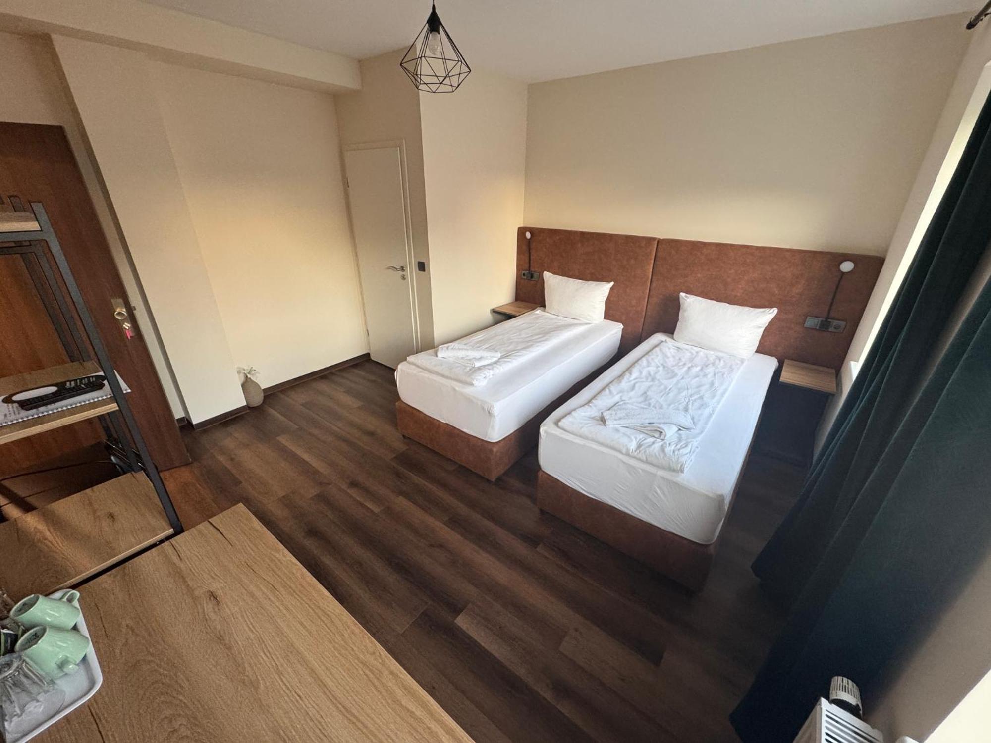 Hotel Capitol Zentrum - 24h -